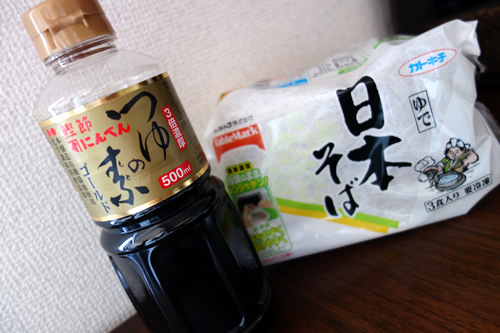 つゆの素と日本そば