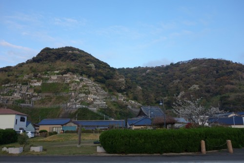 長崎では棚田ならぬ棚墓地をよく見かけた