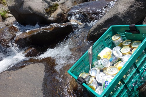 川でビールを冷やそう！