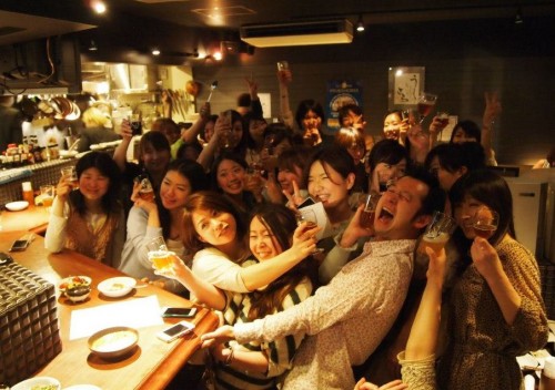 女子会におじさんひとり