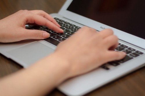 MBAでキーボードカタカタ