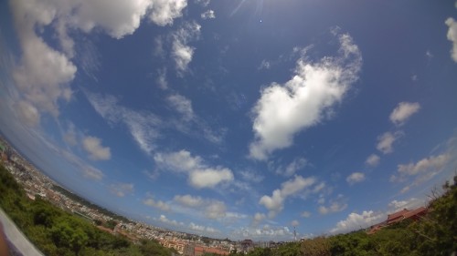 空と那覇の街