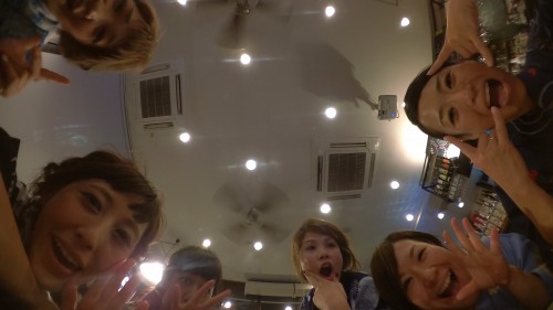 テーブルに置いて