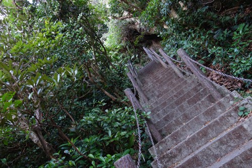 かなり急な階段