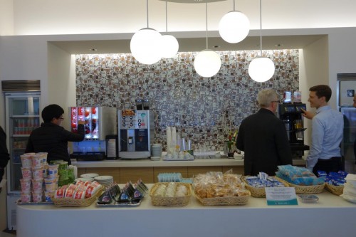 KALラウンジは軽食＆ドリンクバー