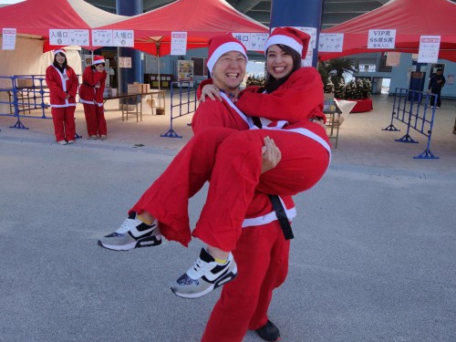 サンタさん抱っこ