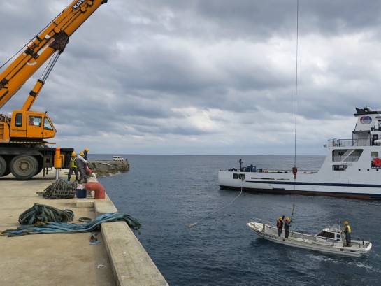 船にひっかけて…