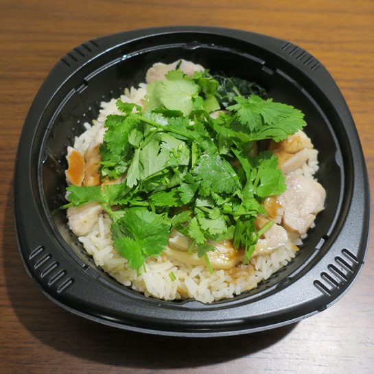 パクチーをのせて…