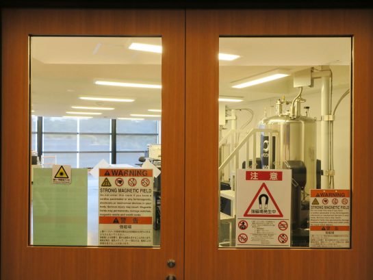 強磁場発生中！