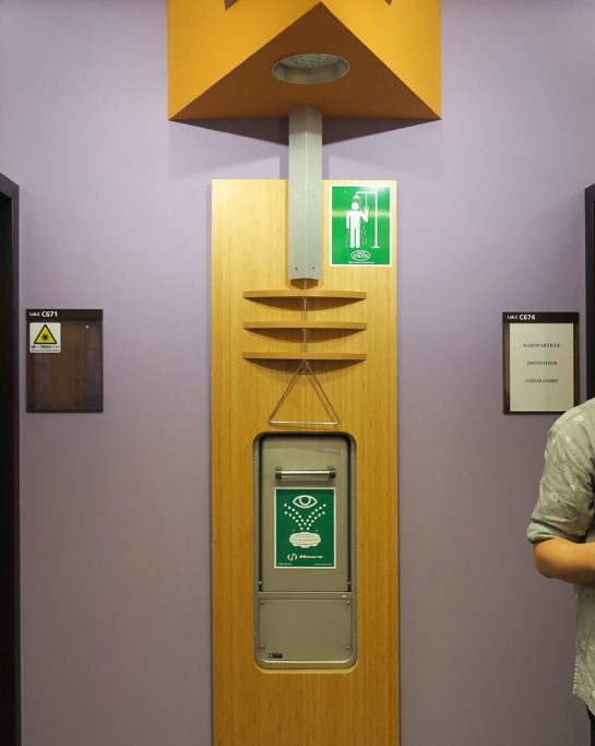 緊急用シャワー