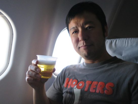 中国東方航空機内で青島ビール