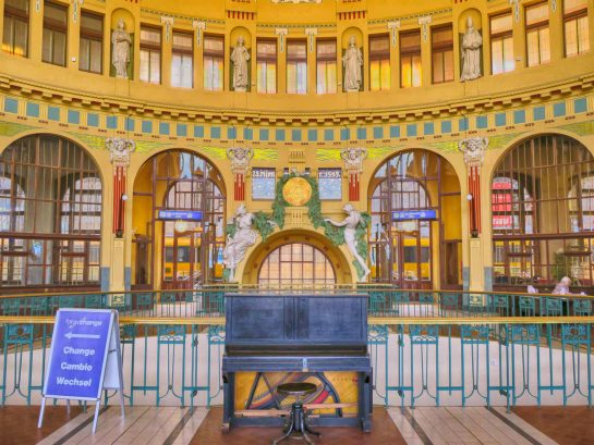 絵になるプラハ駅