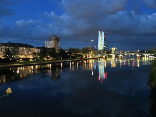 マイン川に映る街