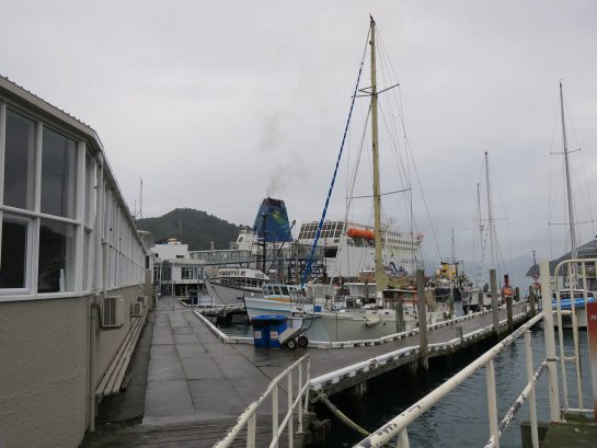 フェリー乗り場