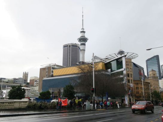 オークランド市街に到着