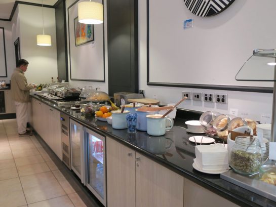 エンペラーラウンジ 食事