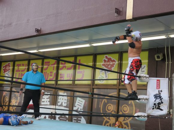 天井が邪魔して