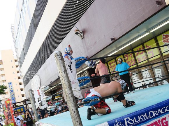 打点の高いドロップキック