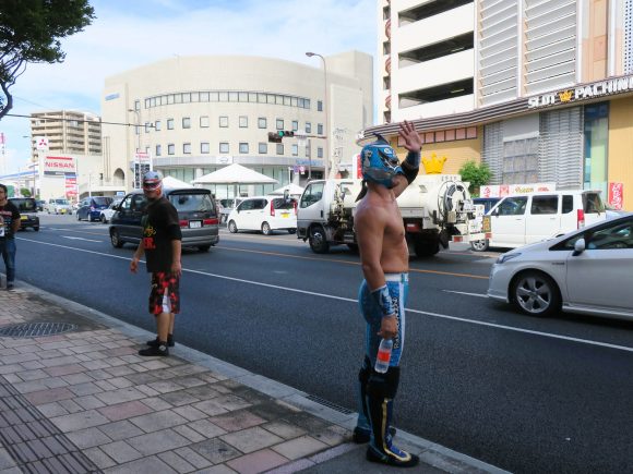 タクシーを拾う？