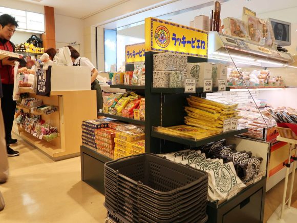 空港でも売ってました。