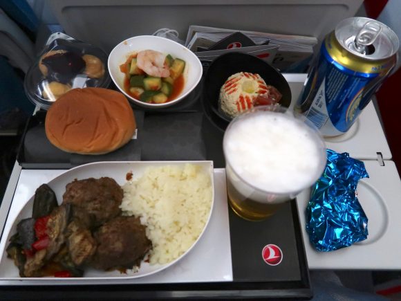 チェコ旅行記 2 トルコ航空で成田から飛んでイスタンブール 乾杯おじさん