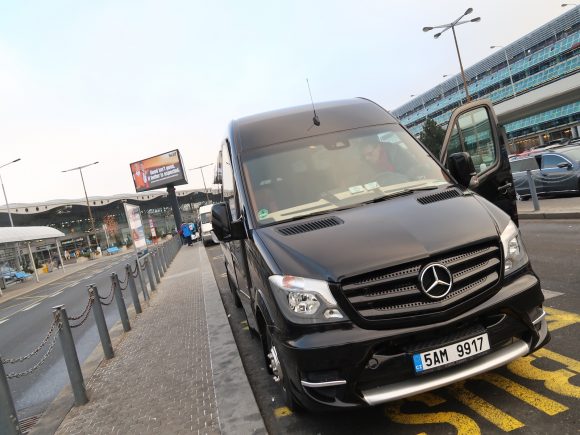 マイクロバスで移動!