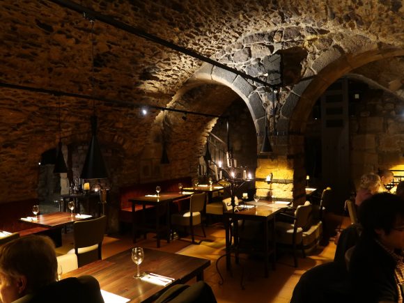 ランゴは地下に