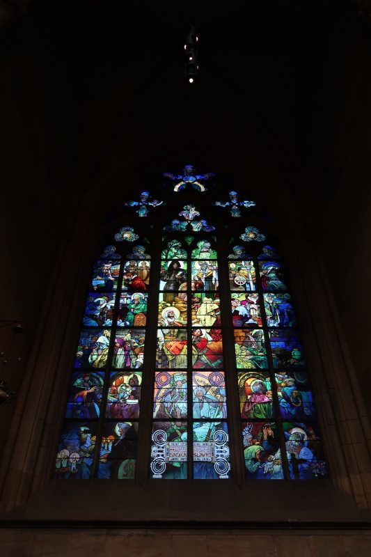ドラマチックなステンドグラス