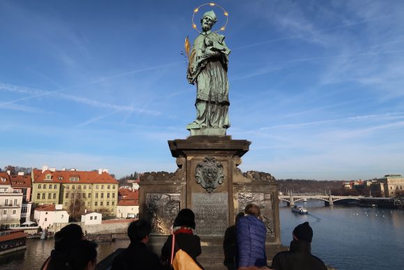 聖人ヤン・ネポムツキー像