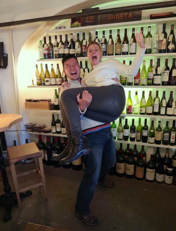 アナをお姫様抱っこ