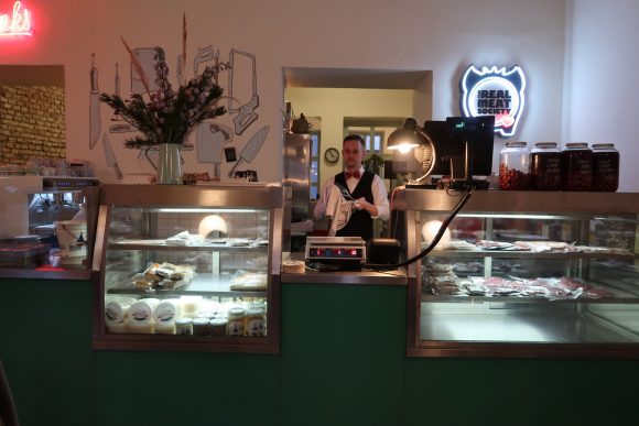 ここもお肉が美味しそう！