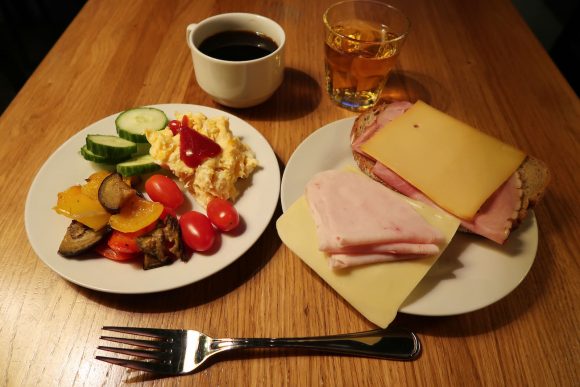 モザイクハウスの朝食