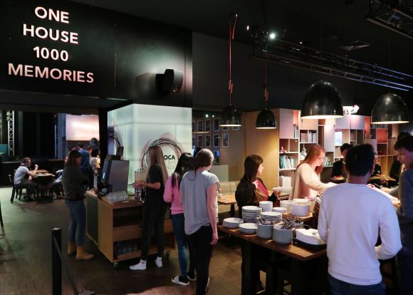 ビュッフェ形式