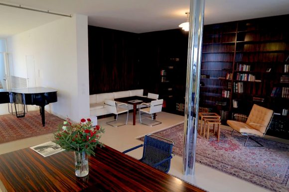 トゥーゲントハット邸の中