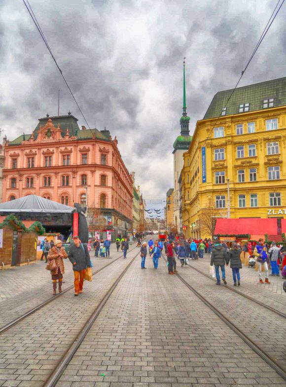 ブルーナ色のブルノ