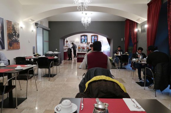 朝食をいただきます。