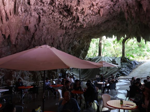 時々、水がしたたります。