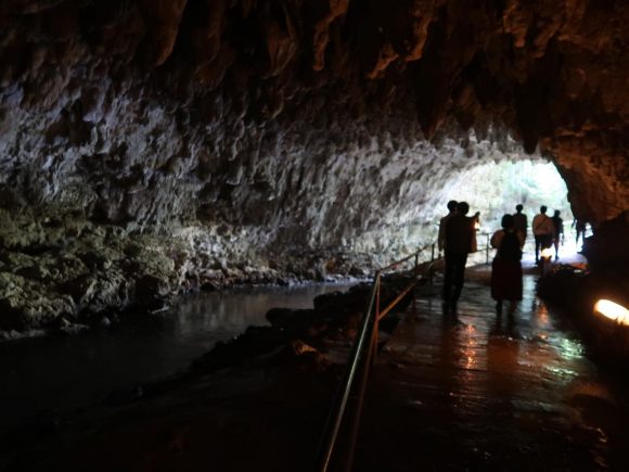 引き返します。