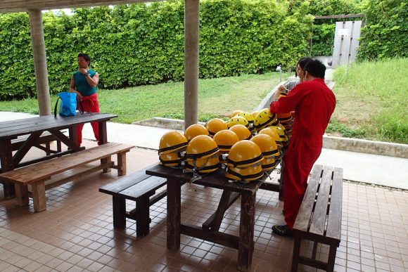 ヘルメットとライト