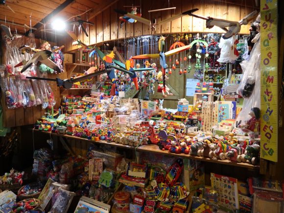 おもちゃ屋さん