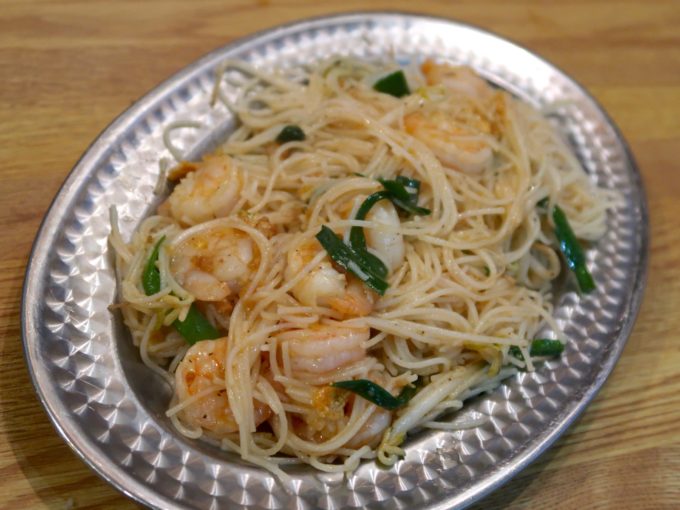 赤鶏のとりガラスープで台湾海老ビーフン焼き