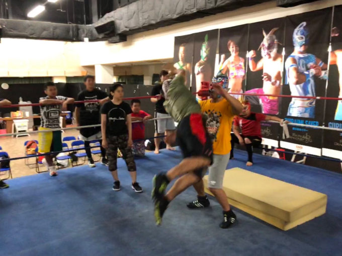 ボディアタック