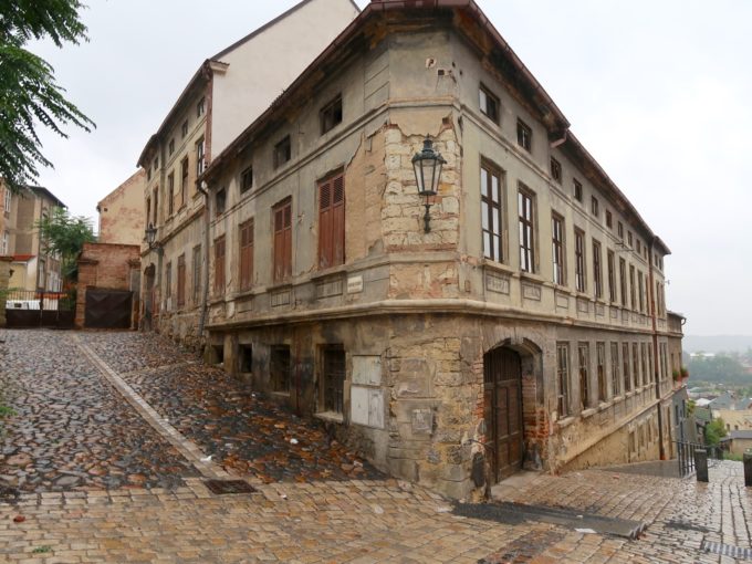 雨の坂道は怖かった