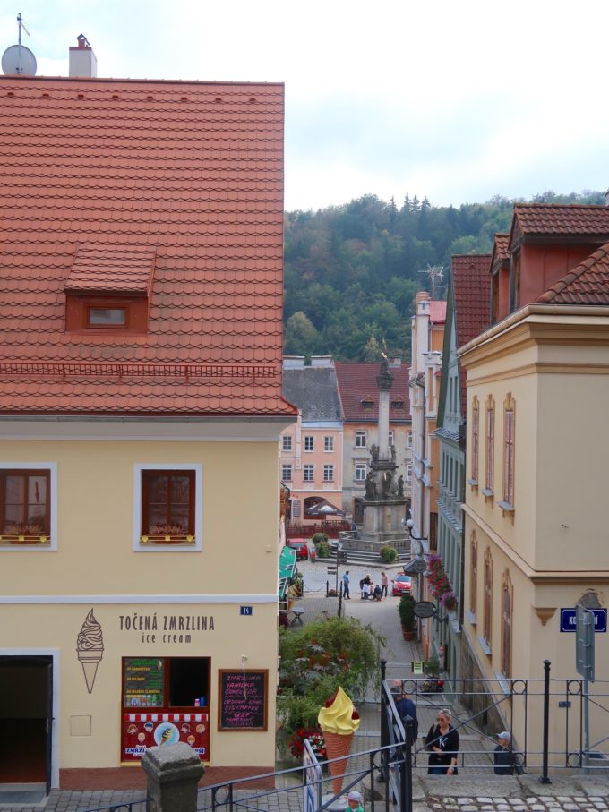 ロケトの裏通り