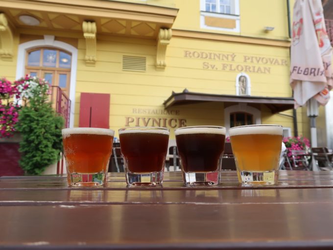 ビールを飲み比べ