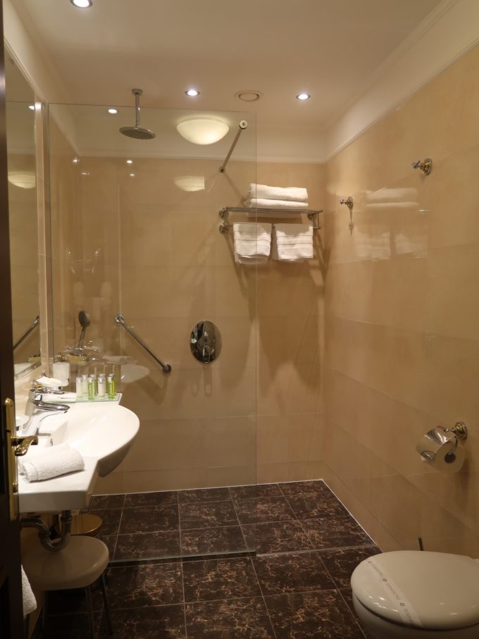 シャワールーム