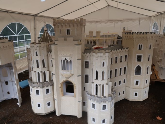 現在、建設中？