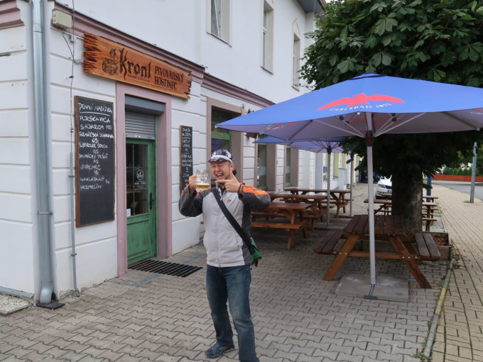 ビールを持って電車で移動！