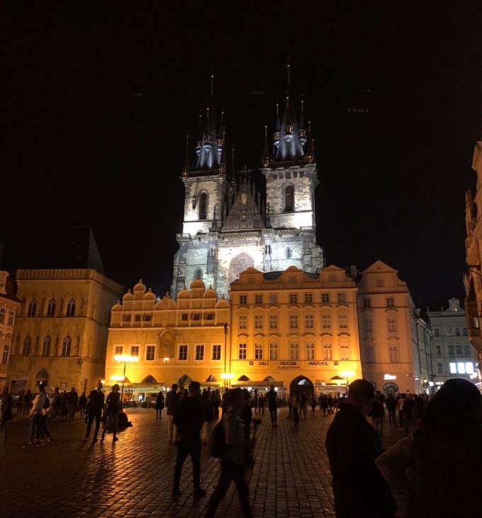 夜の旧市街広場