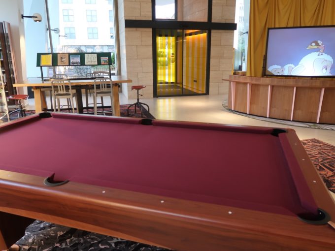 ビリヤード台